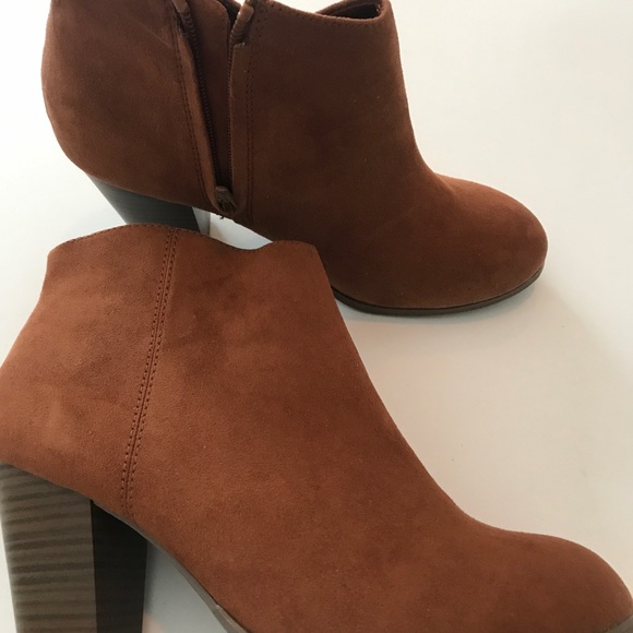 Brown suede Old Navy Boots - size 9 - like new! - Picture 2 of 5